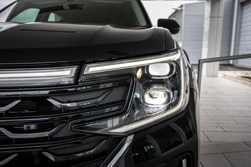 Used 2025 Volkswagen Atlas SEL Premium R-Line AWD/4WD image 7
