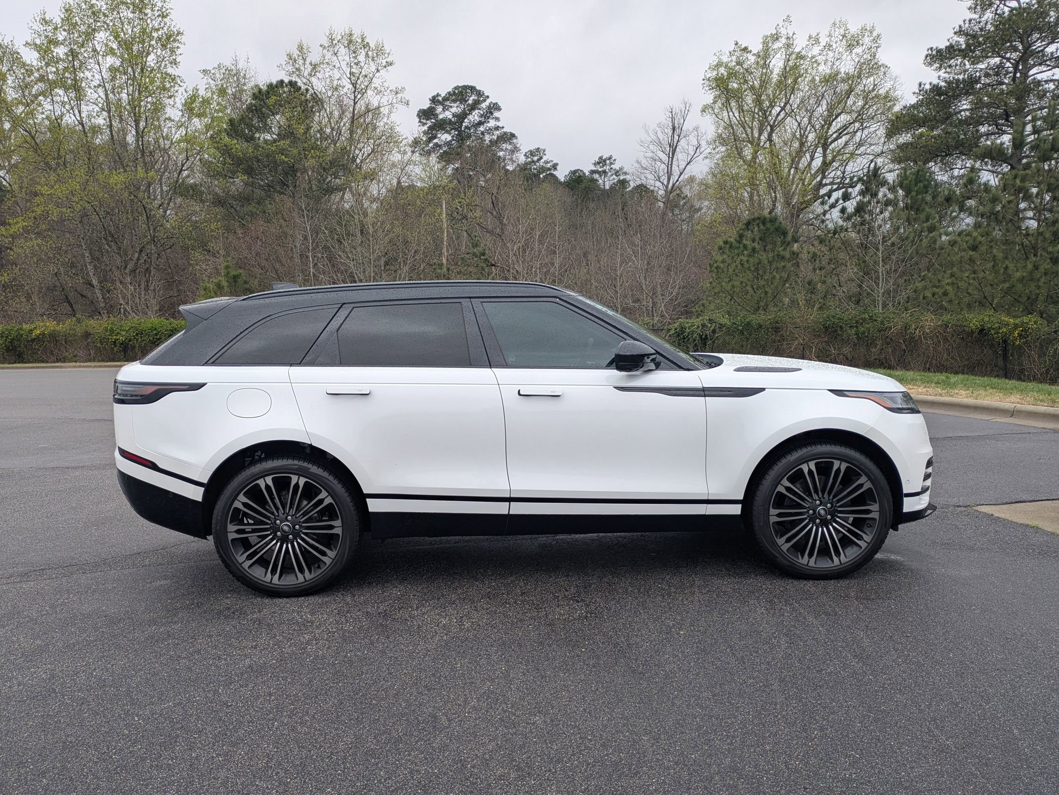 Certified 2026 Land Rover Range Rover Velar Dynamic SE image 4