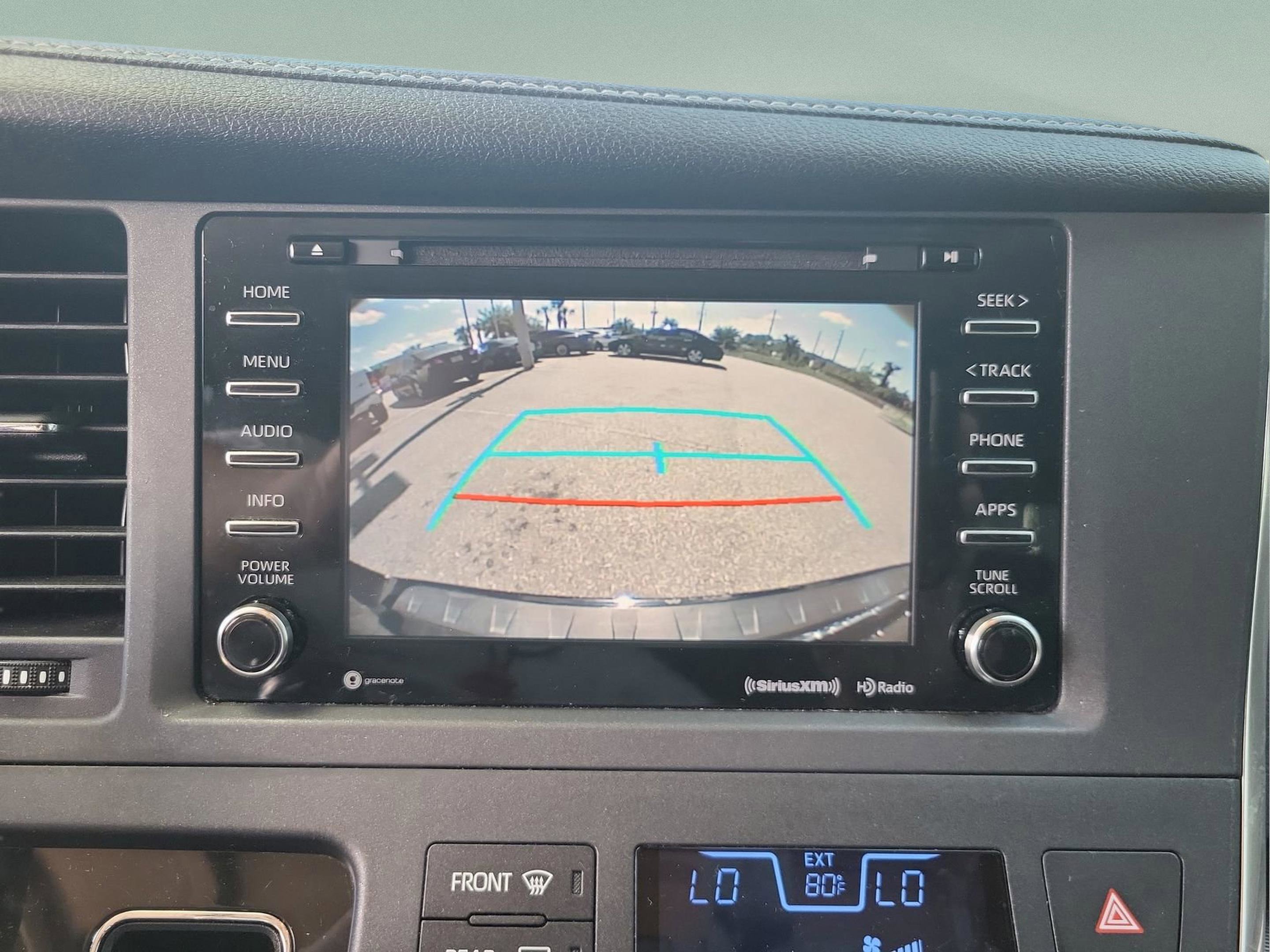 Used 2018 Toyota Sienna SE FWD image 25
