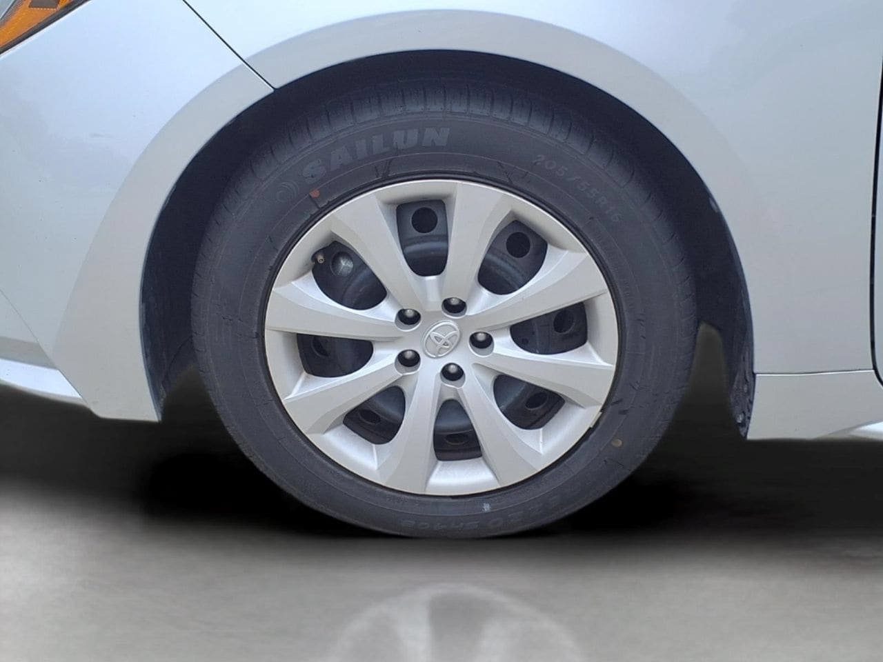 Used 2024 Toyota Corolla LE FWD image 9