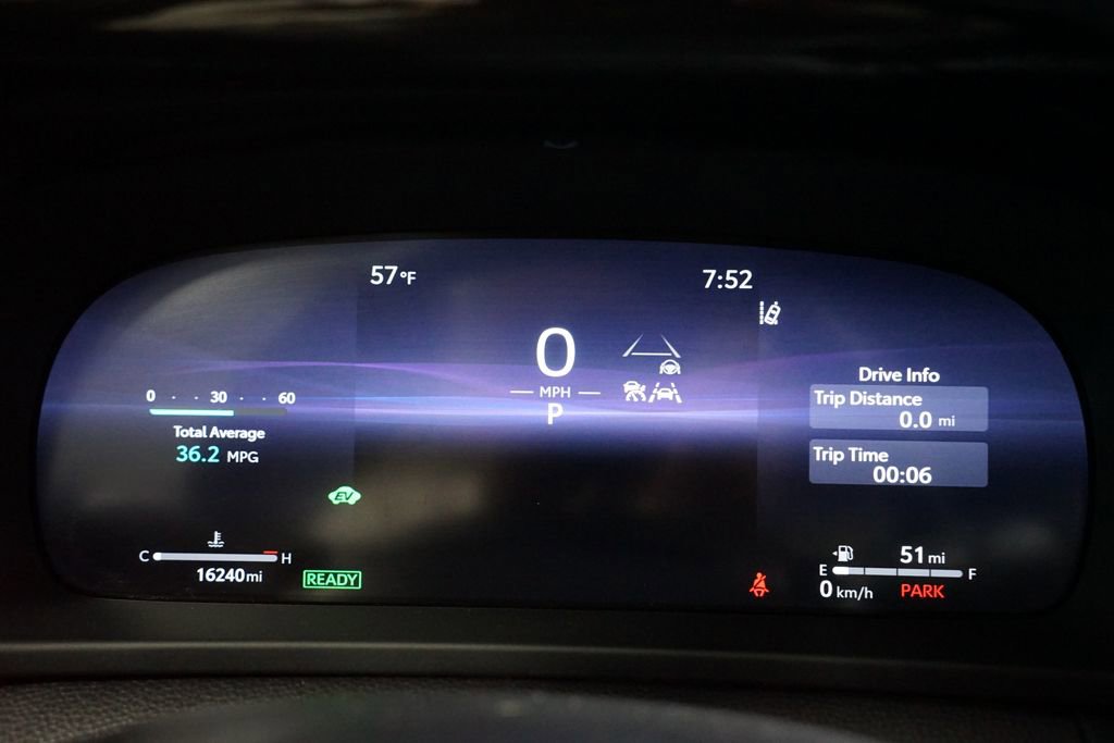 Certified 2025 Toyota Crown Signia image 16