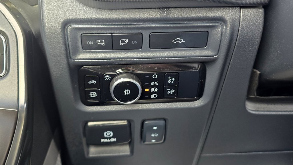 Used 2024 Ford F150 Platinum image 18