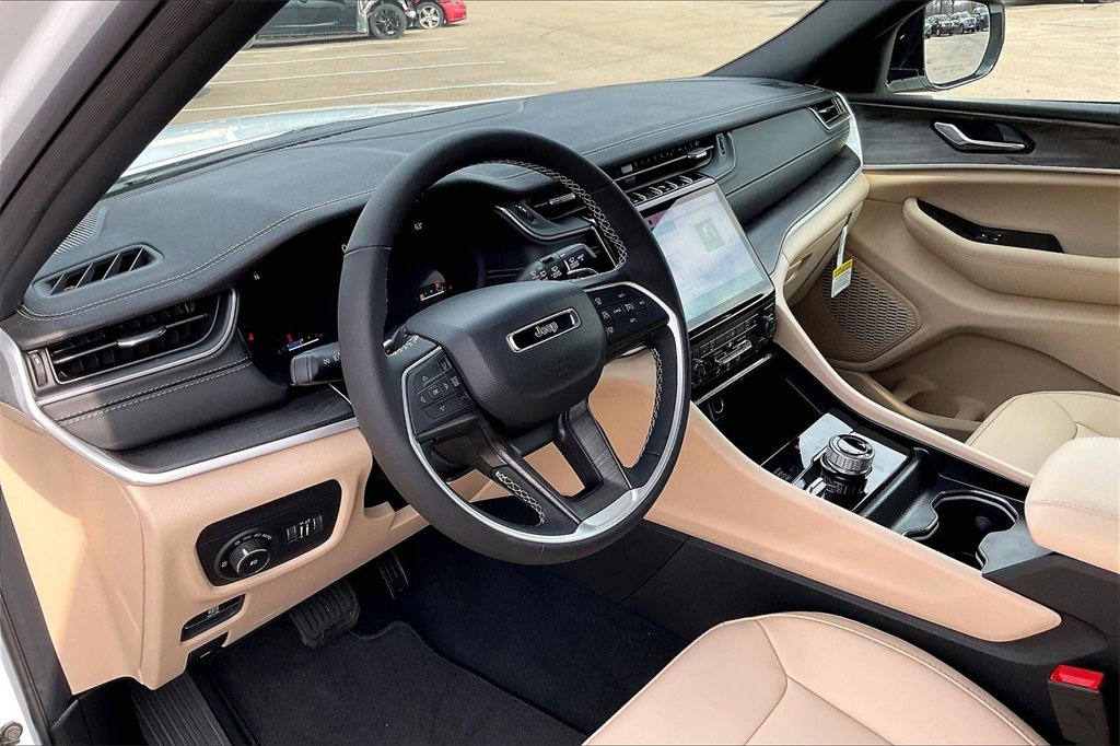 New 2025 Jeep Grand Cherokee L Limited image 6
