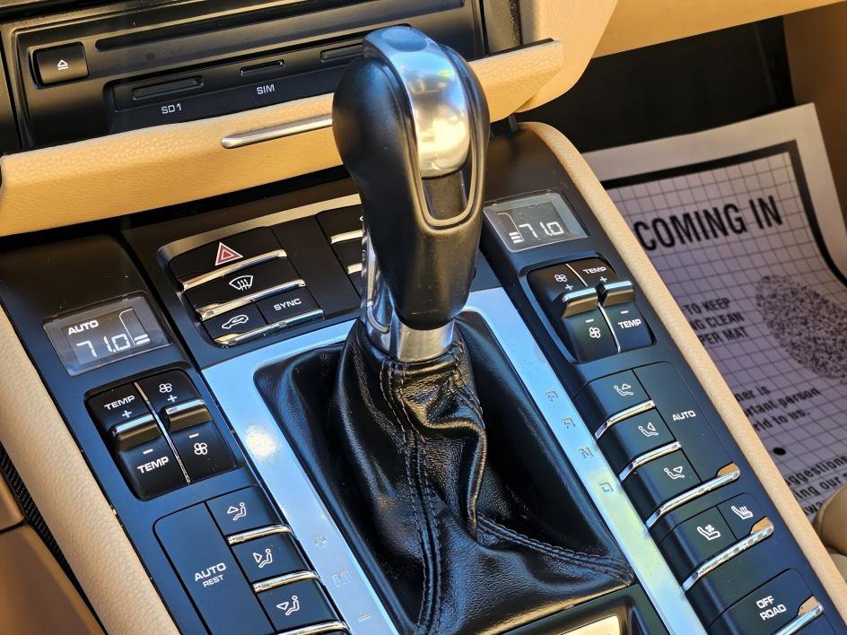 Used 2018 Porsche Macan image 25