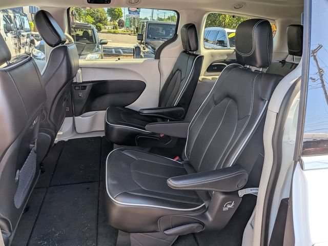 Certified 2022 Chrysler Pacifica Limited AWD/4WD image 13