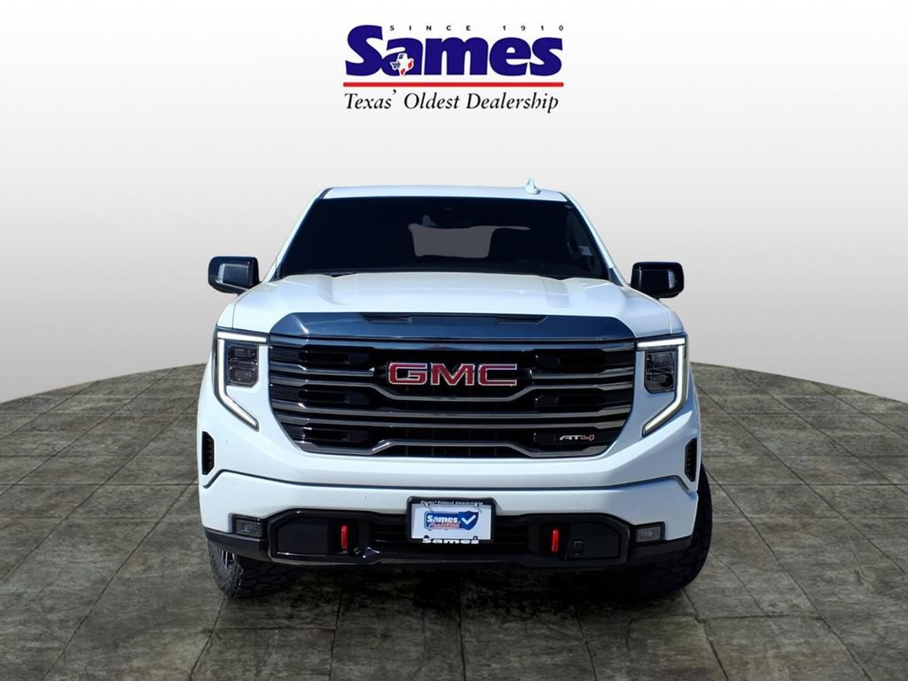Used 2022 GMC Sierra 1500 AT4 w/ AT4 Preferred Package AWD/4WD image 2
