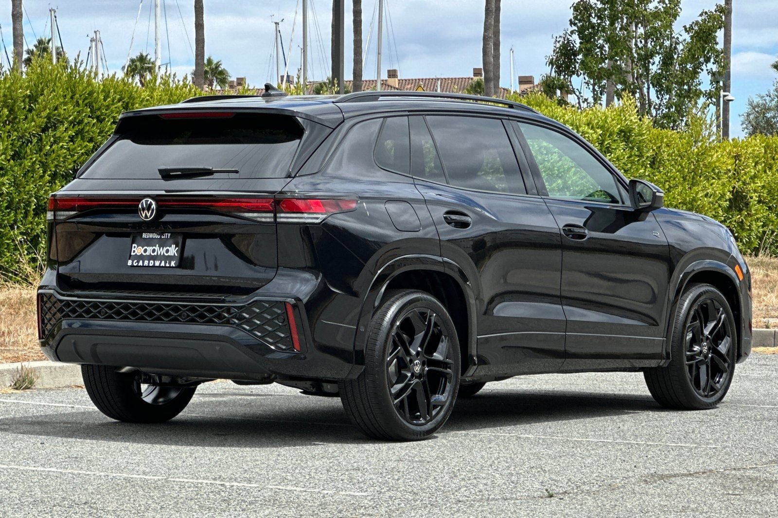 New 2026 Volkswagen Tiguan SE R-Line FWD image 4