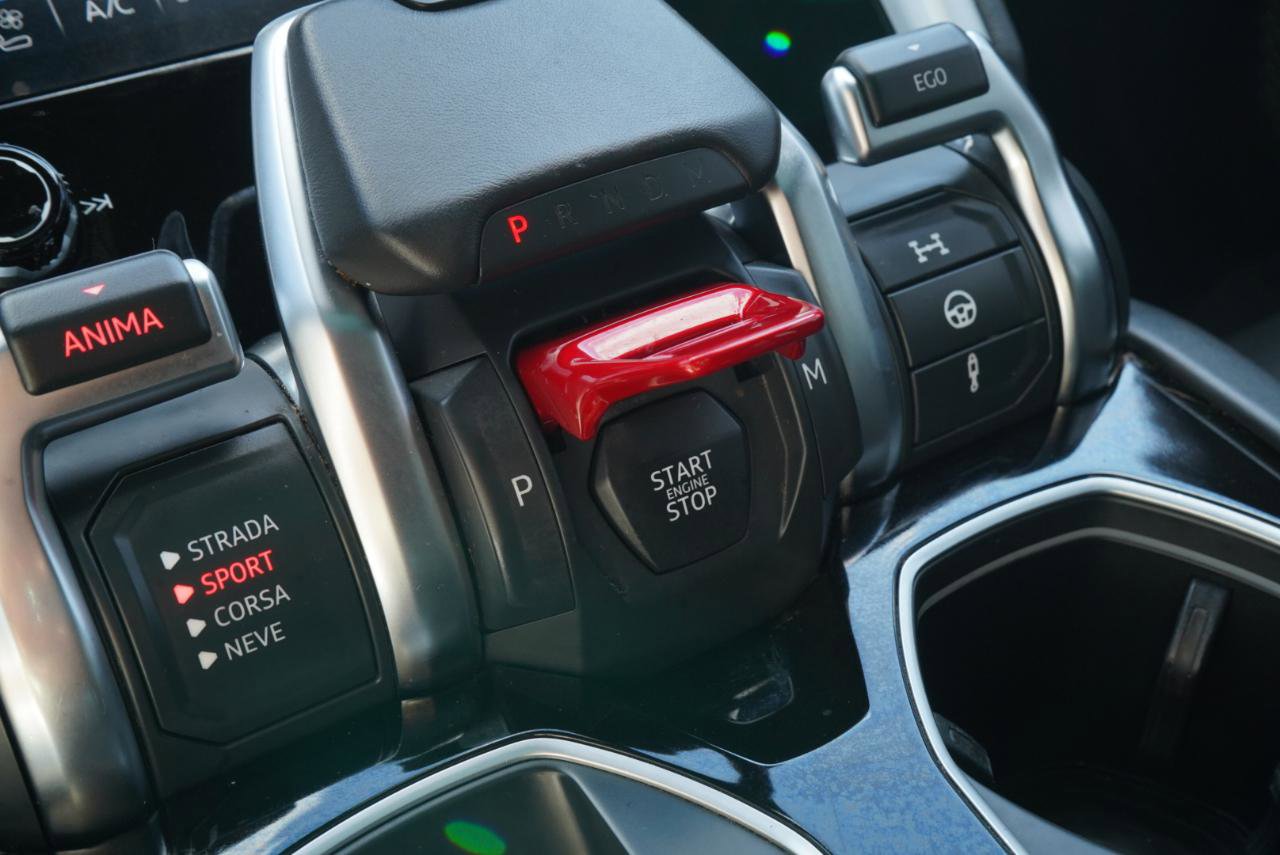 Used 2020 Lamborghini Urus AWD/4WD image 44