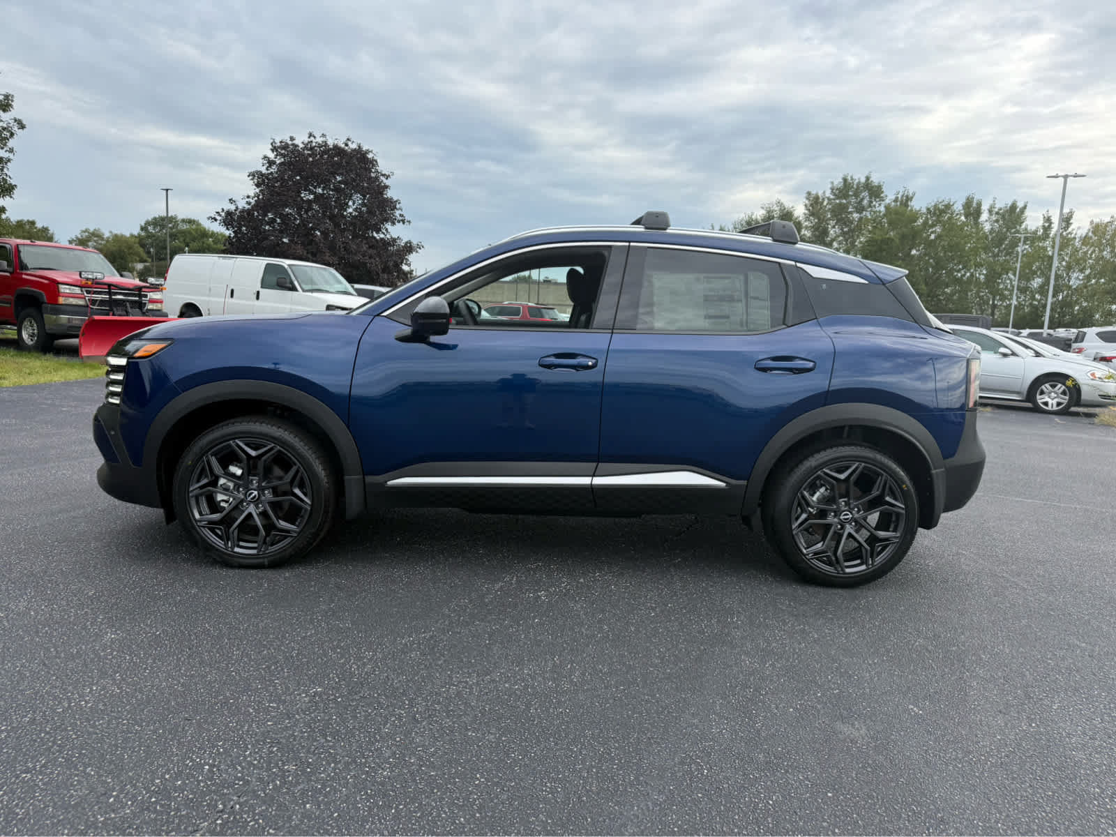 Used 2026 Nissan Kicks SR w/ Cold Weather Package AWD/4WD image 4