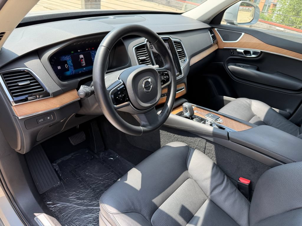 Certified 2025 Volvo XC90 T8 Plus w/ Protection Package Premier AWD/4WD image 8