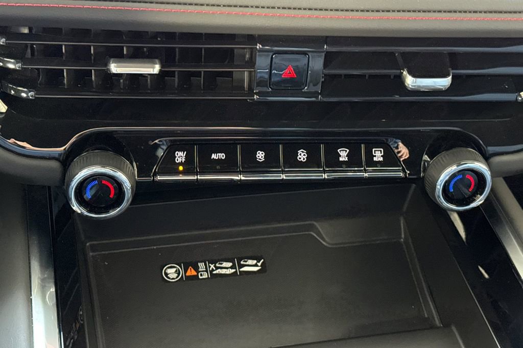 Used 2025 Chevrolet Suburban RST image 33