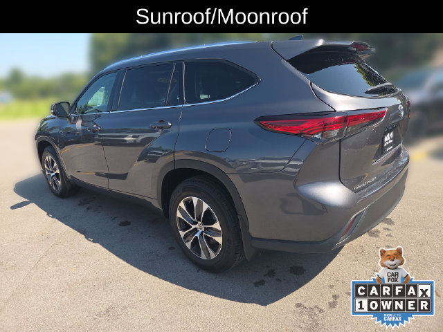Used 2021 Toyota Highlander XLE AWD/4WD image 3