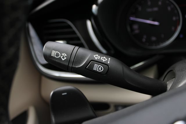 Used 2022 Buick Envision Avenir w/ Technology Package II FWD image 9