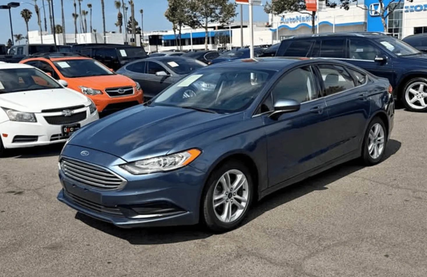 Used 2018 Ford Fusion SE FWD image 2
