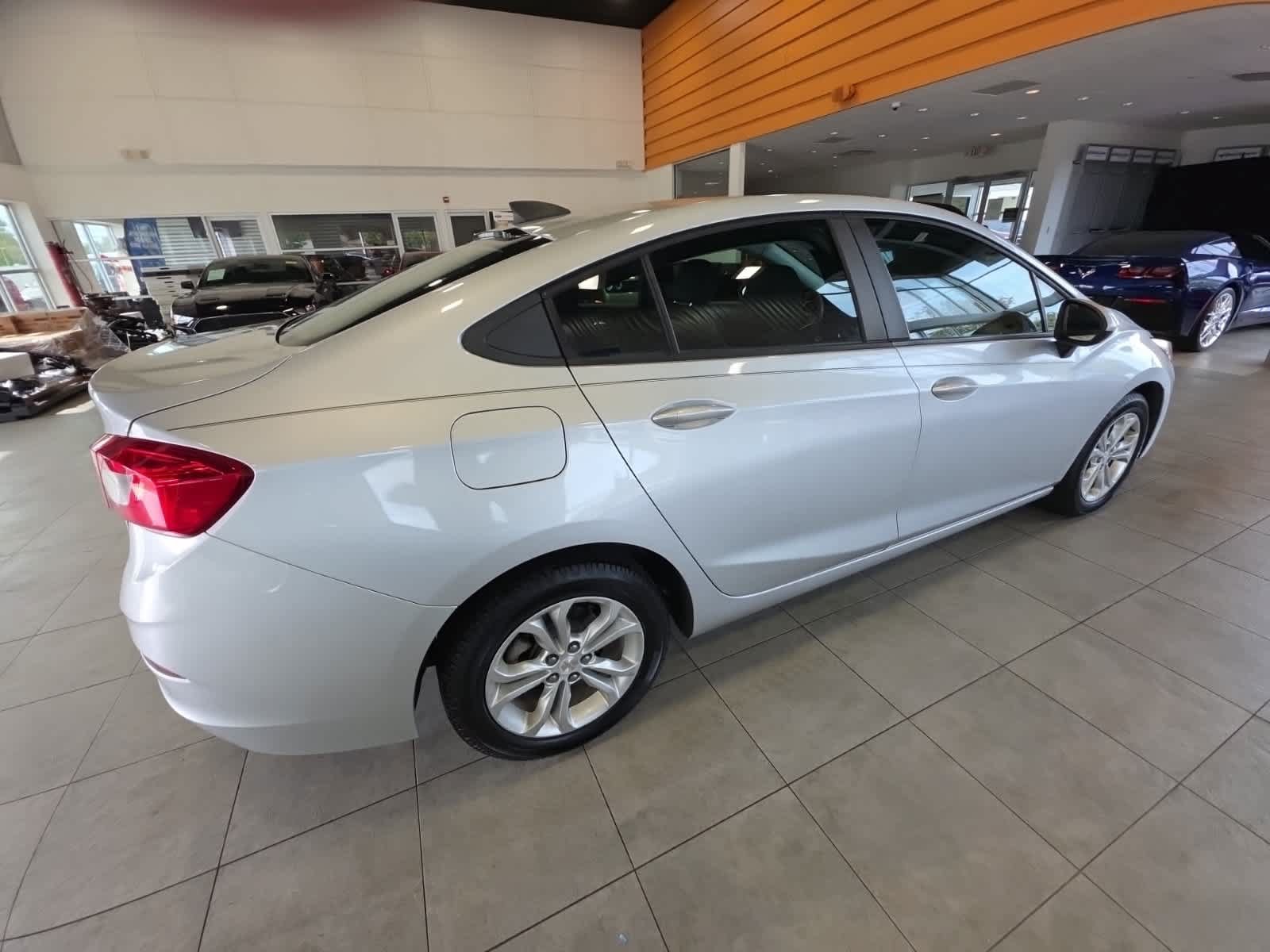 Used 2019 Chevrolet Cruze LS w/ LS Convenience Package FWD image 9