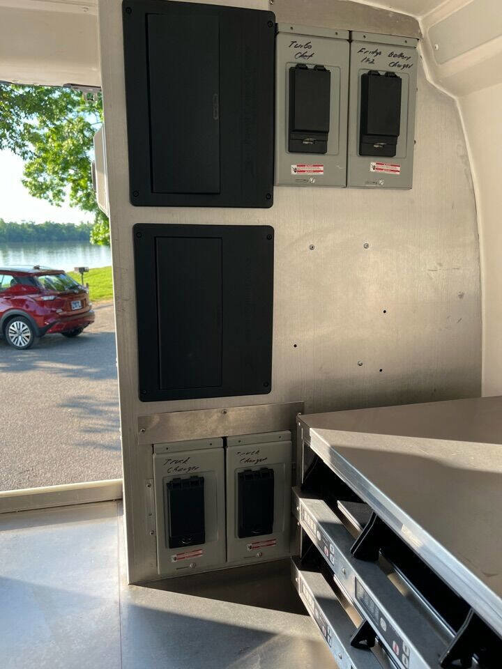 Used 2022 Mercedes-Benz Sprinter 4500 image 32