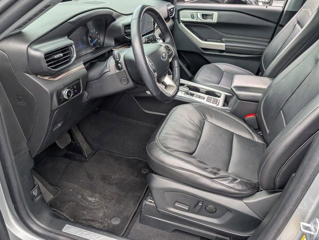 Used 2023 Ford Explorer Limited w/ Equipment Group 301A image 7