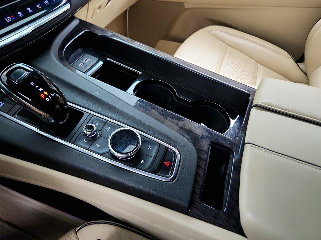 Used 2021 Cadillac Escalade Premium Luxury w/ LPO, Illumination Package AWD/4WD image 19