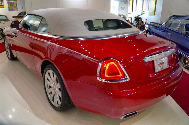 Used 2017 Rolls-Royce Dawn image 10