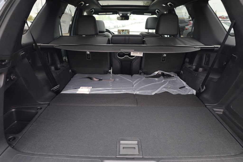 New 2025 Honda Pilot Black Edition image 9