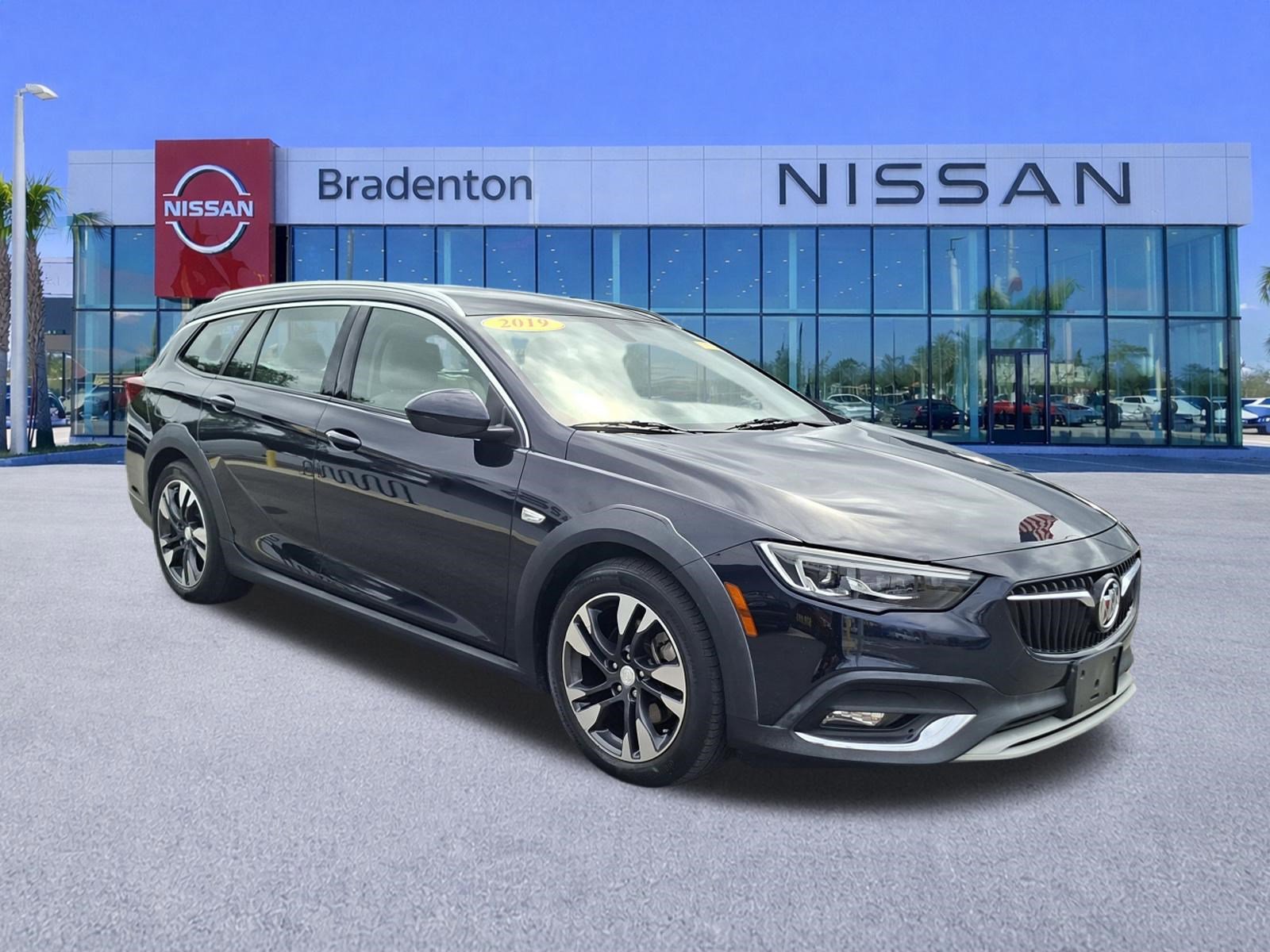 Used 2019 Buick Regal Essence w/ Driver Confidence Package I AWD/4WD image 3