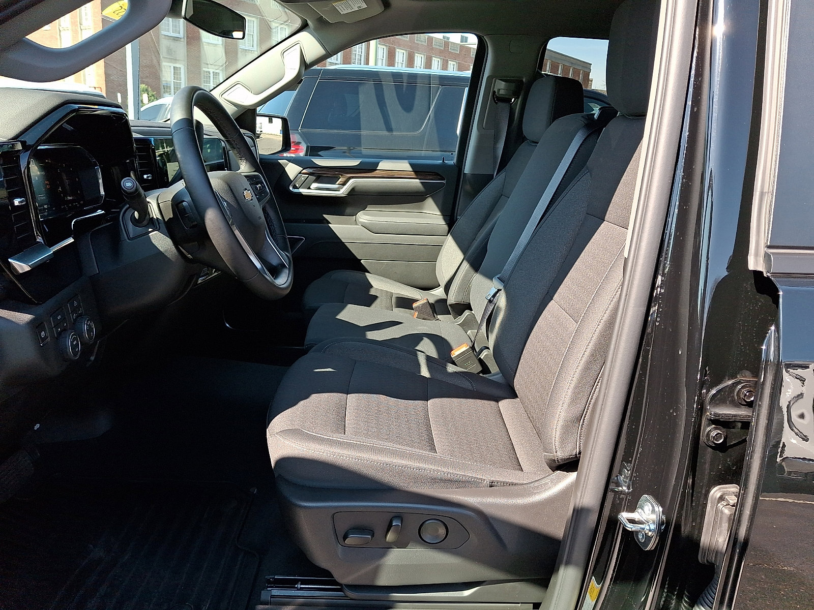 Certified 2026 Chevrolet Silverado 1500 LT image 15
