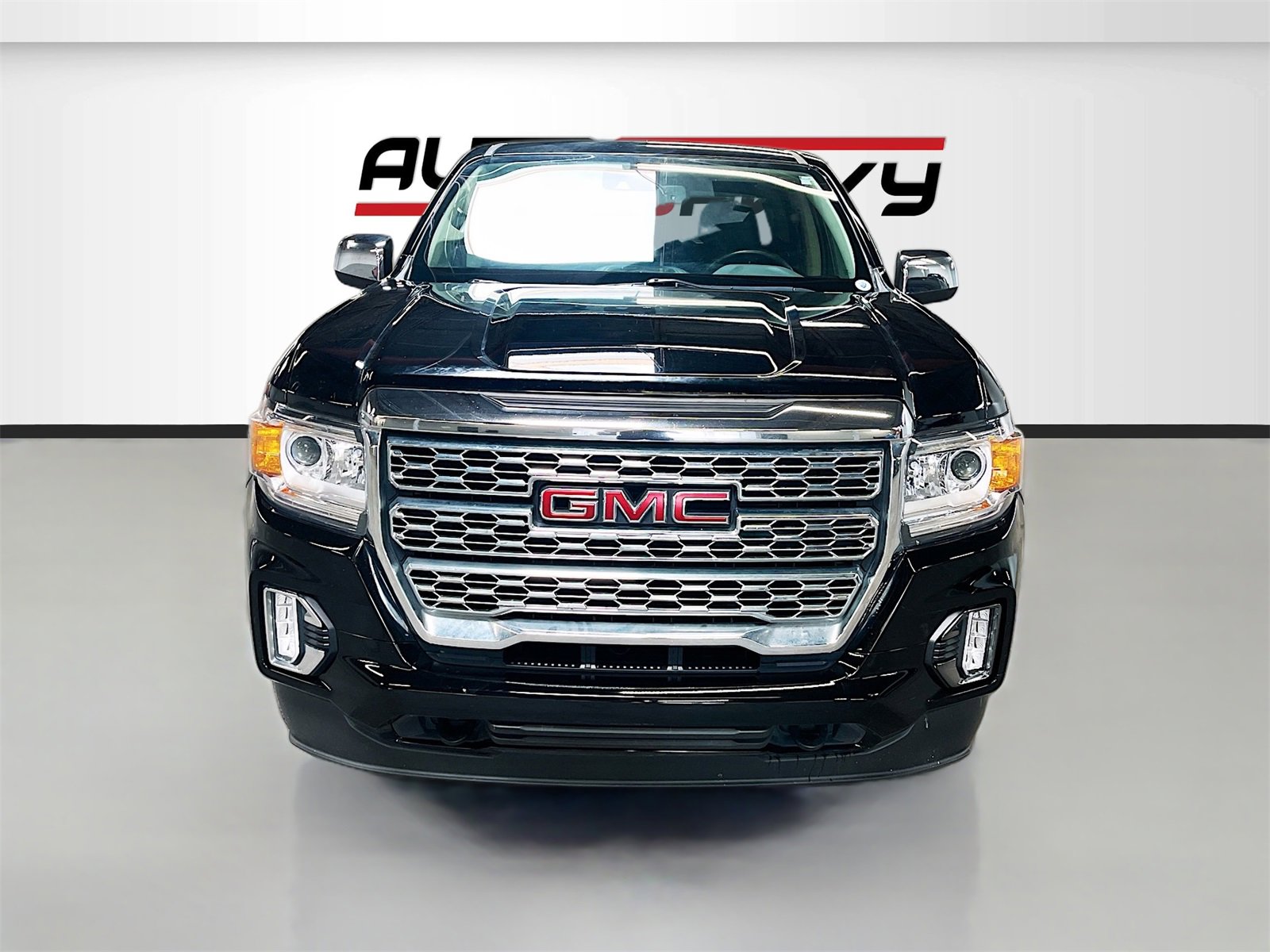 Used 2021 GMC Canyon Denali image 2
