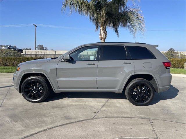 Used 2022 Jeep Grand Cherokee Laredo X image 5