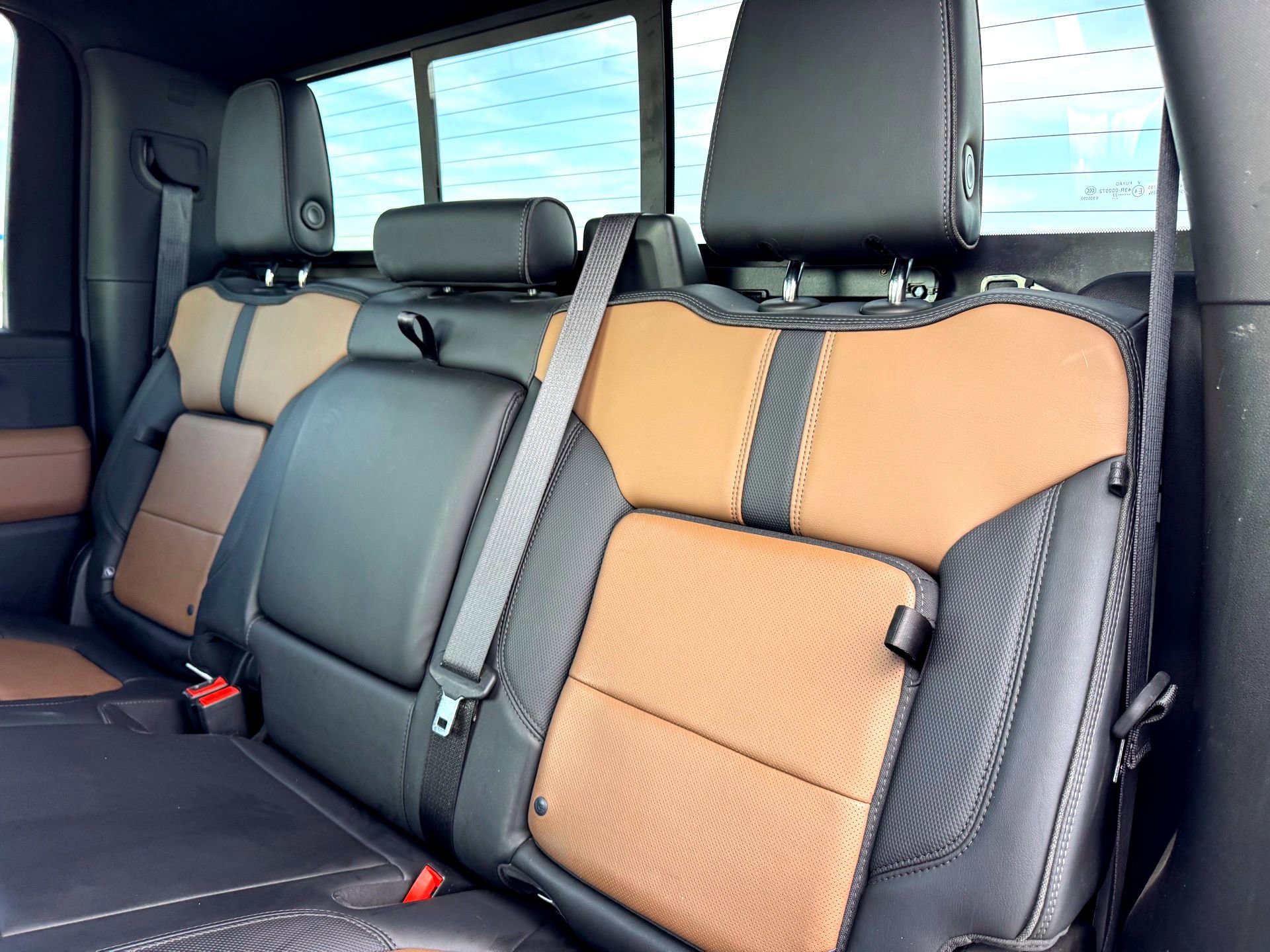 Used 2022 Chevrolet Silverado 2500 High Country w/ Z71 Off-Road Package image 16