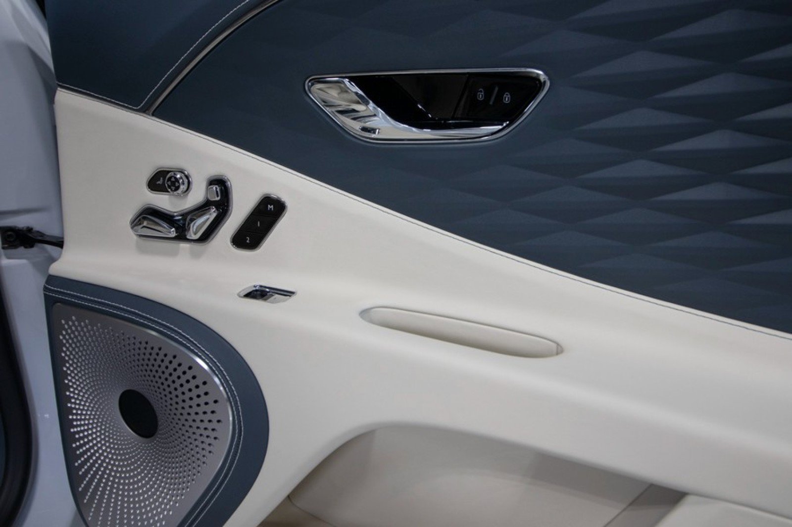 Used 2020 Bentley Flying Spur W12 w/ First Edition Specification image 61