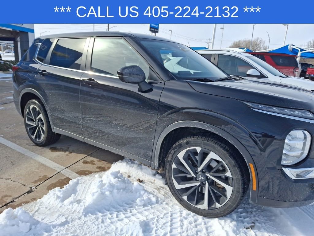Used 2024 Mitsubishi Outlander SE Black Edition image 14