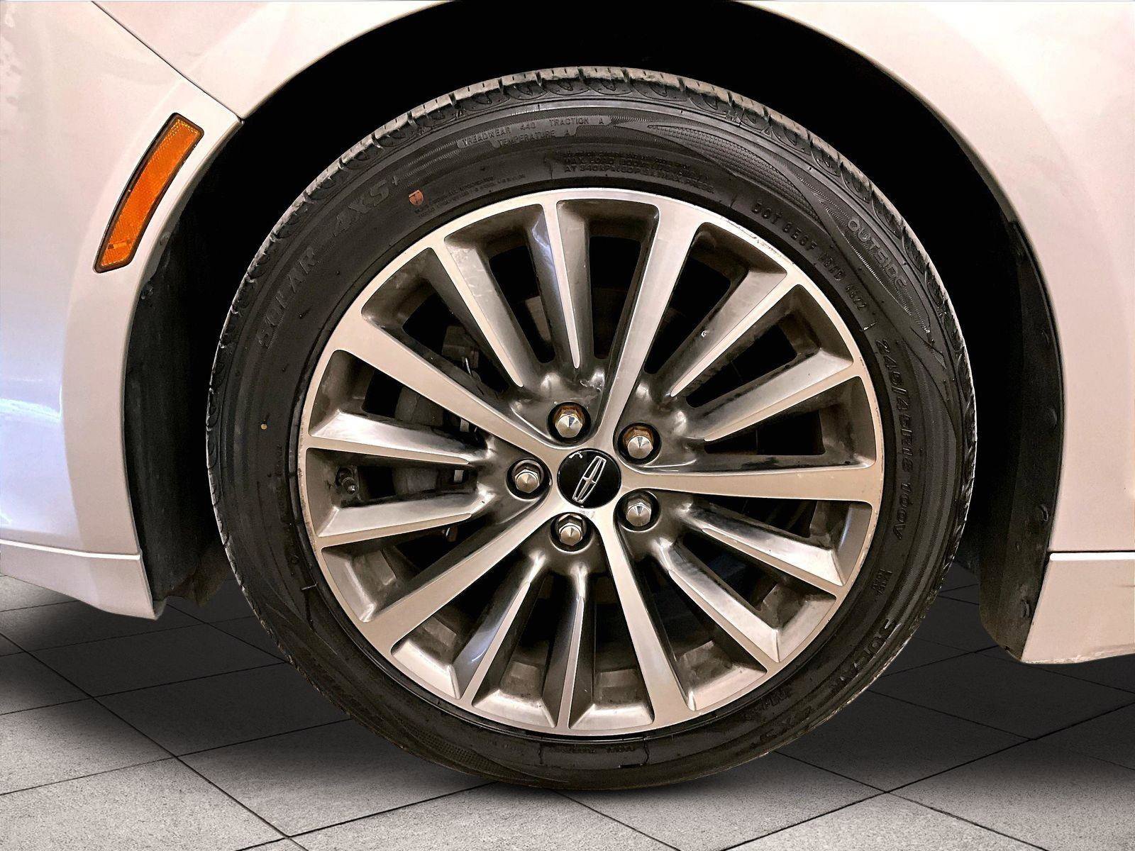 Used 2017 Lincoln MKZ Premiere image 9