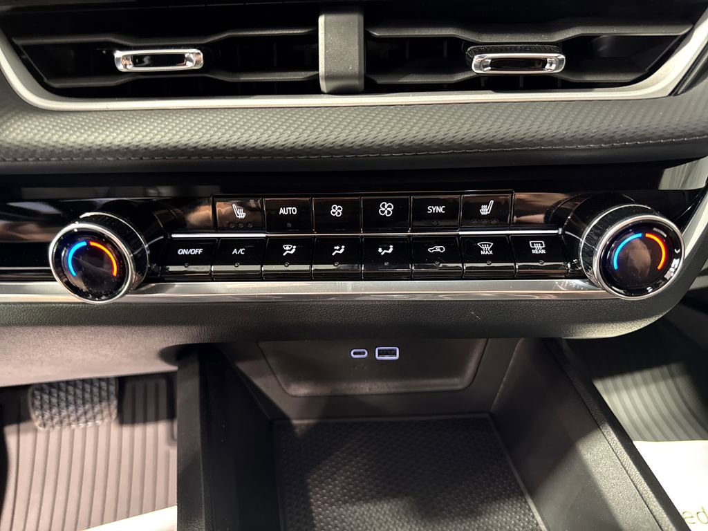 New 2026 Chevrolet Equinox LT w/ Convenience Package II FWD image 17