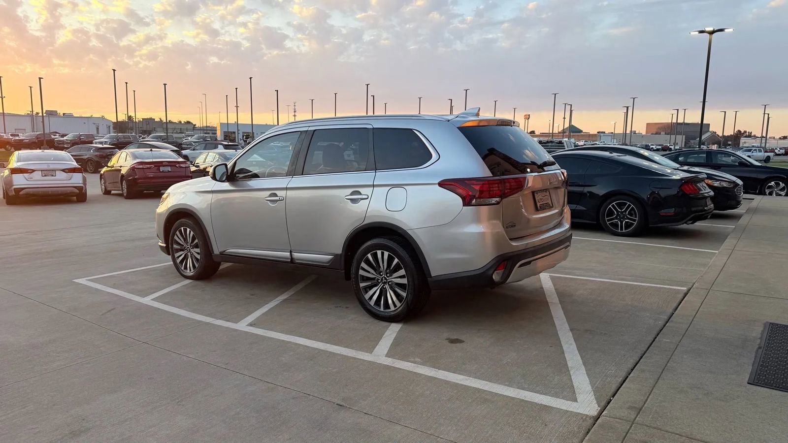 Used 2020 Mitsubishi Outlander SE image 4