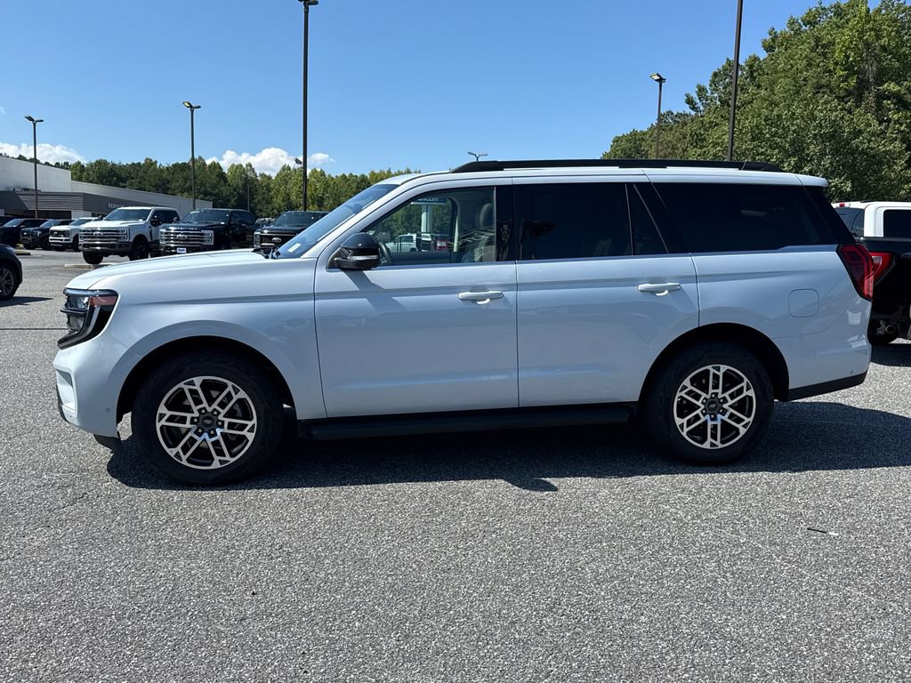 Used 2025 Ford Expedition Active AWD/4WD image 4