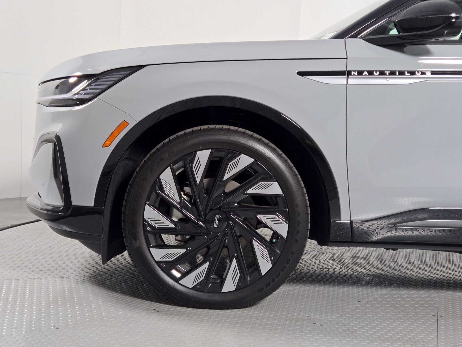 New 2026 Lincoln Nautilus Reserve w/ Jet Appearance Package AWD/4WD image 11