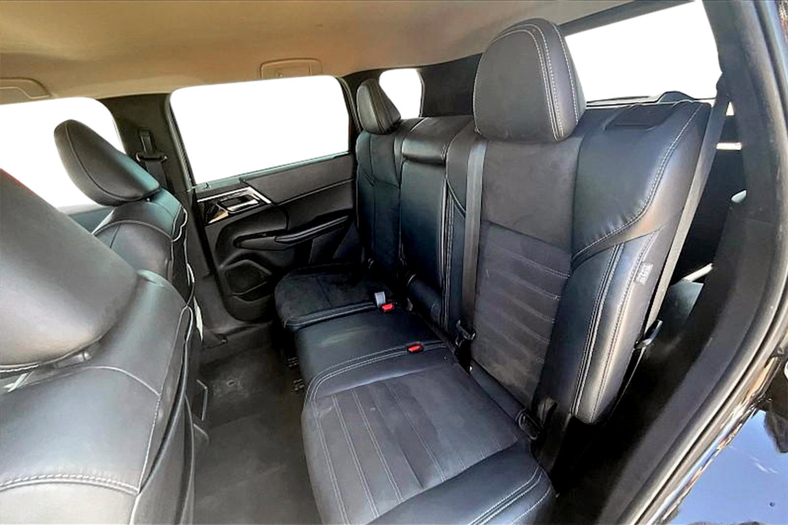 Used 2023 Mitsubishi Outlander SE image 24