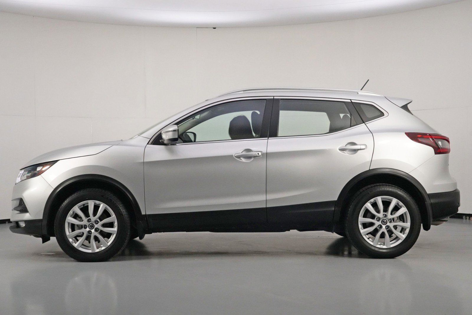 Used 2022 Nissan Rogue Sport SV image 8