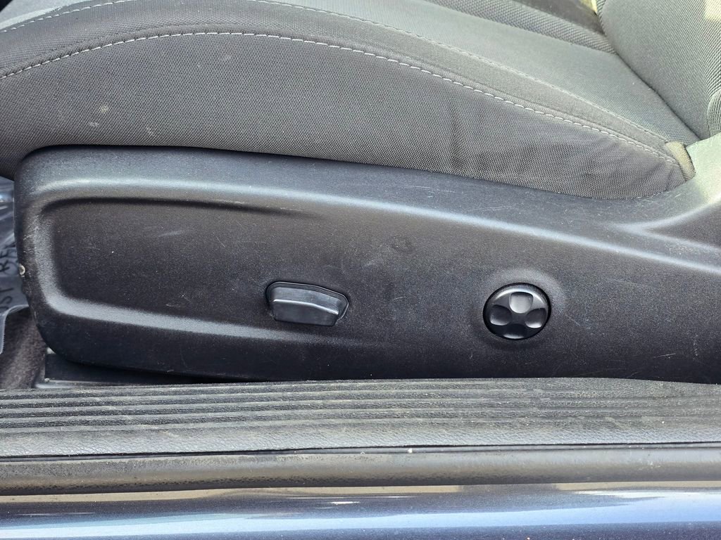 Used 2016 Dodge Challenger SXT w/ Driver Convenience Group image 18