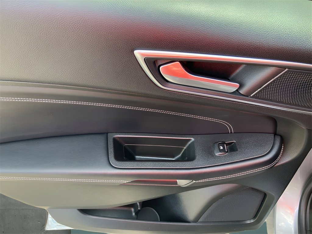 Used 2024 Ford Edge Titanium image 42