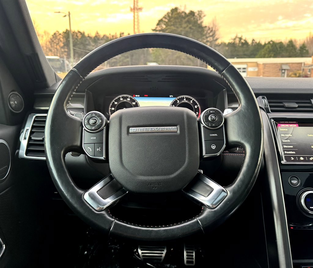 Used 2018 Land Rover Discovery HSE image 15