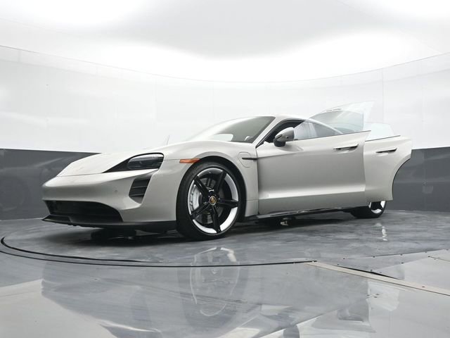 Certified 2024 Porsche Taycan GTS image 30