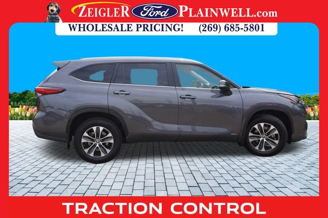Used 2023 Toyota Highlander XLE image 6