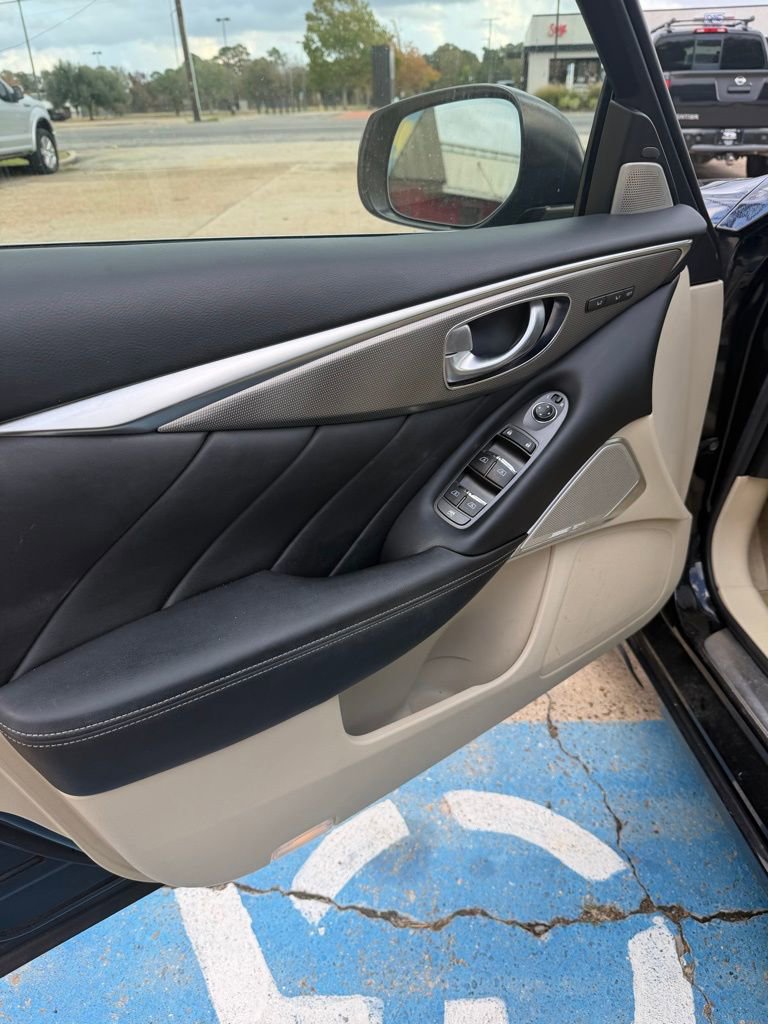 Used 2017 INFINITI Q50 3.0t Premium w/ Driver Assistance Package image 11