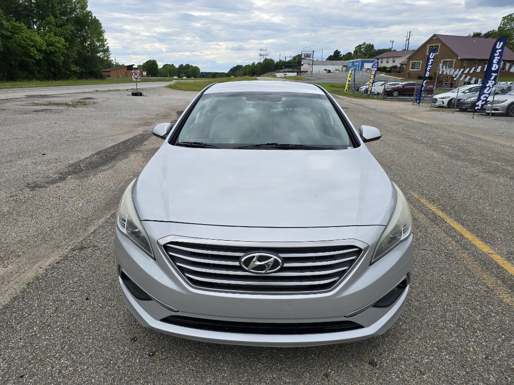 Used 2017 Hyundai Sonata SE image 2