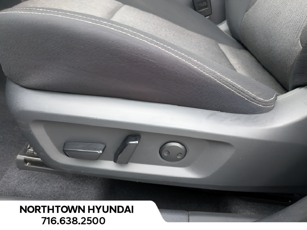 Used 2026 Nissan Rogue SV AWD/4WD image 29