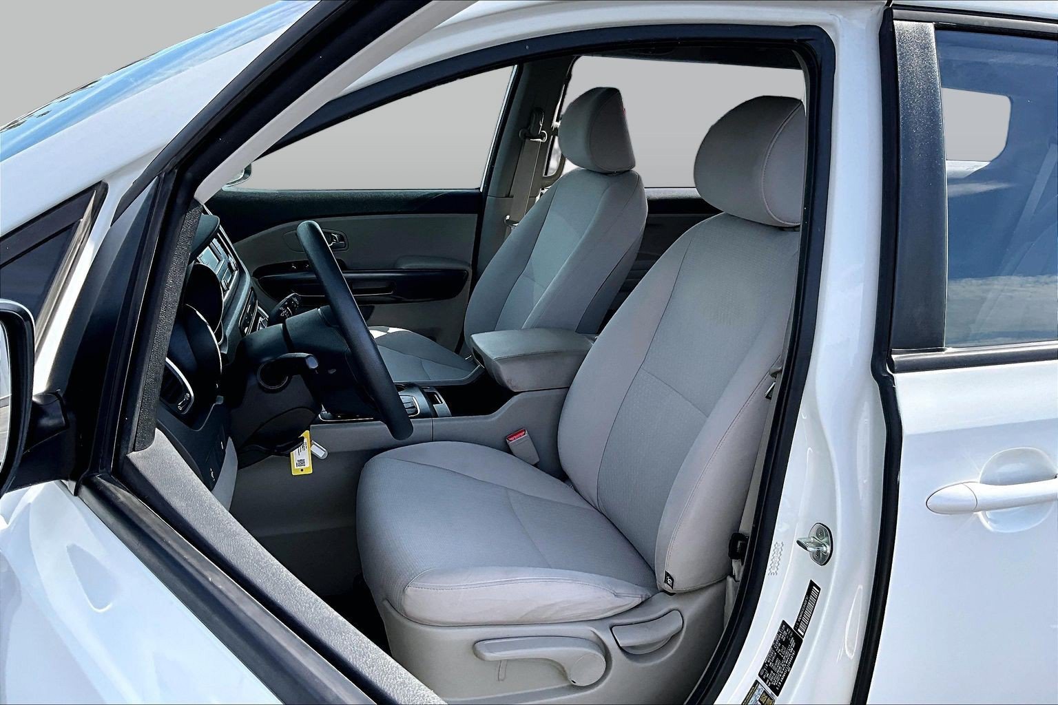 Used 2018 Kia Sedona L FWD image 25