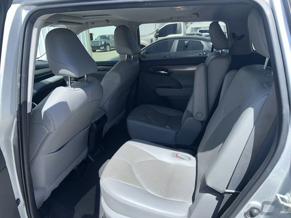 Used 2020 Toyota Highlander Limited image 9