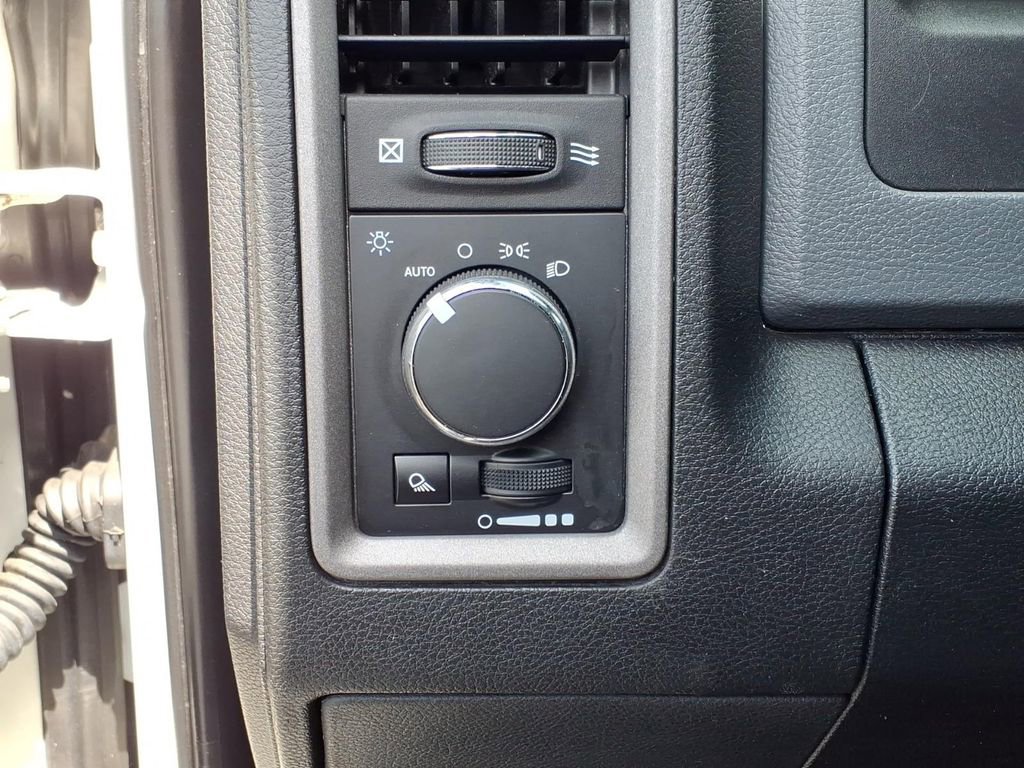 Used 2018 RAM 2500 Tradesman w/ Chrome Appearance Group AWD/4WD image 17