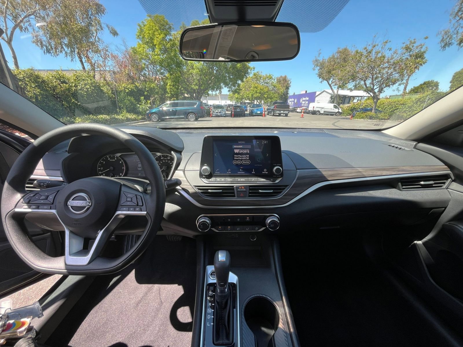 Used 2025 Nissan Altima 2.5 SV FWD image 32
